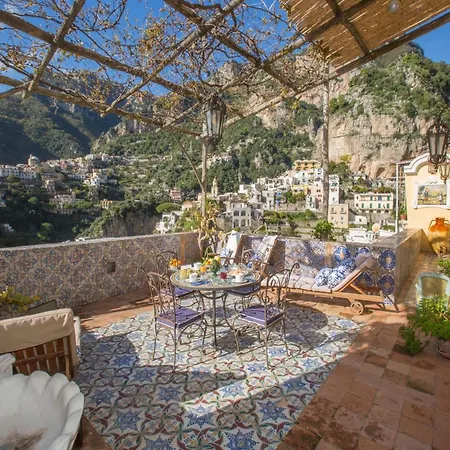 2 Bedroom Near Rada Holiday home Positano