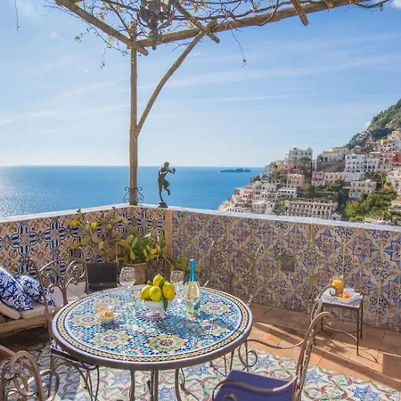 2 Bedroom Near Rada Holiday home Positano