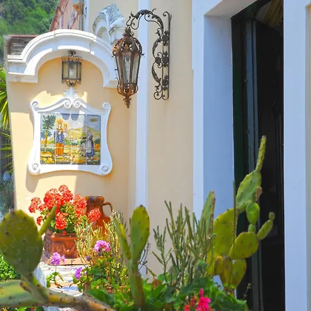 2 Bedroom Near Rada Holiday home Positano