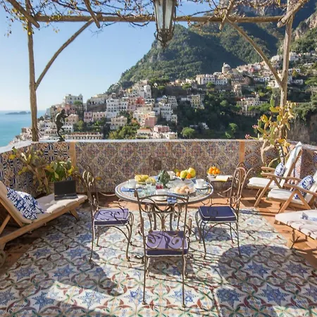 2 Bedroom Near Rada Holiday home Positano